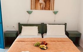 Manousos Rooms
