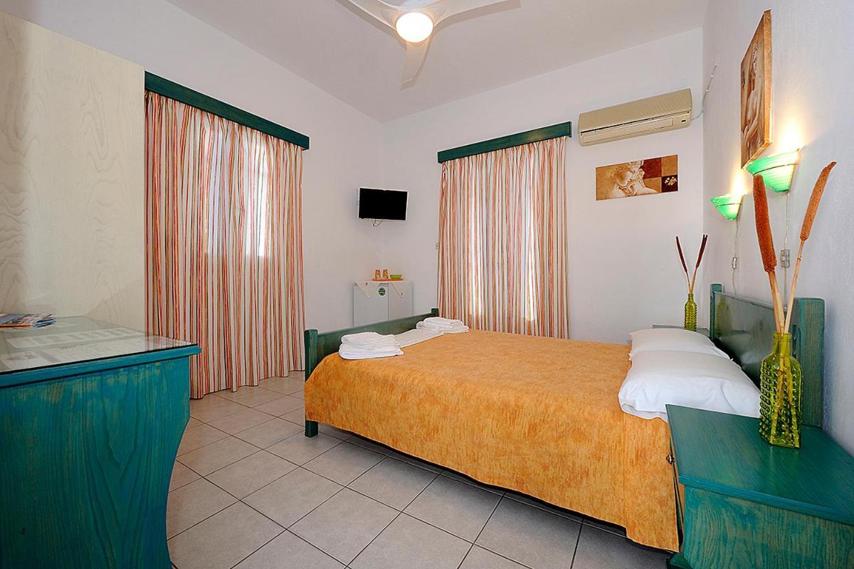 Manousos Rooms Adamantas  Esterno foto